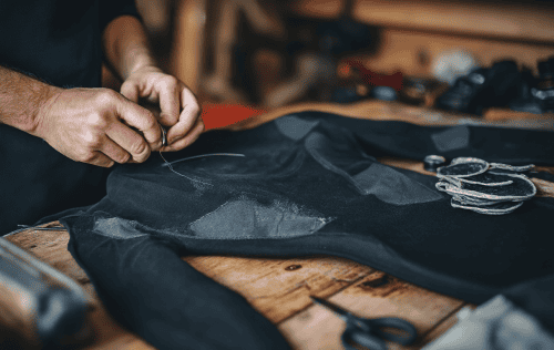 Surfanzug reparieren: DIY-Tipps für Neoprenanzüge